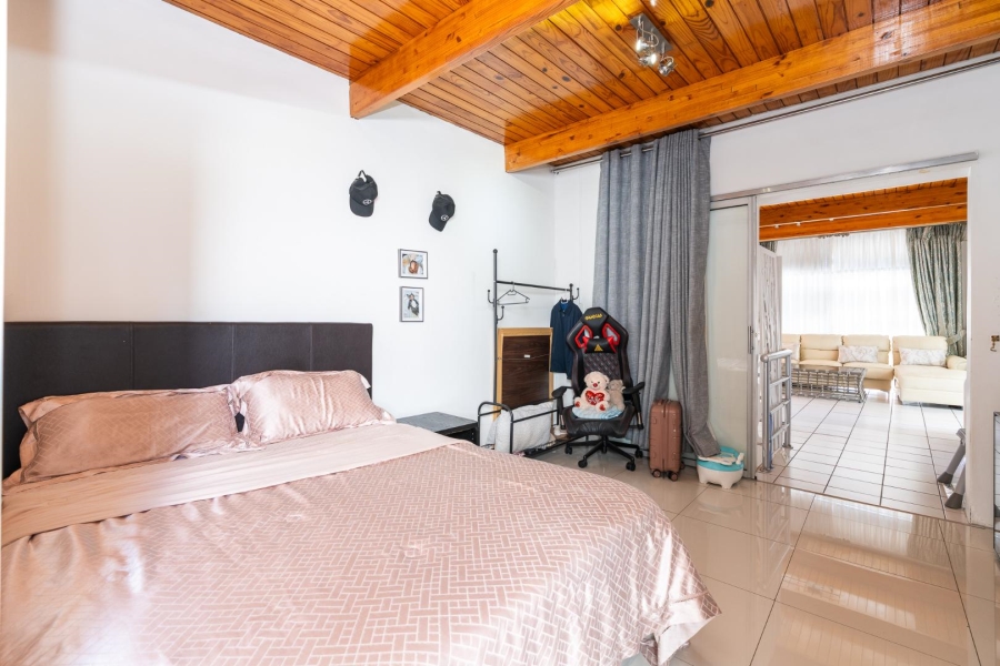 6 Bedroom Property for Sale in Welgelegen Western Cape